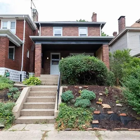 Craftsmen Charmer With Easy City & Airport Access